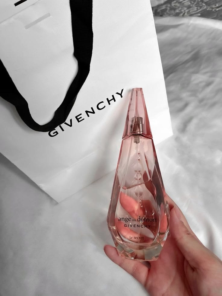 Ange Ou Demon Le Secret (2014) – Givenchy