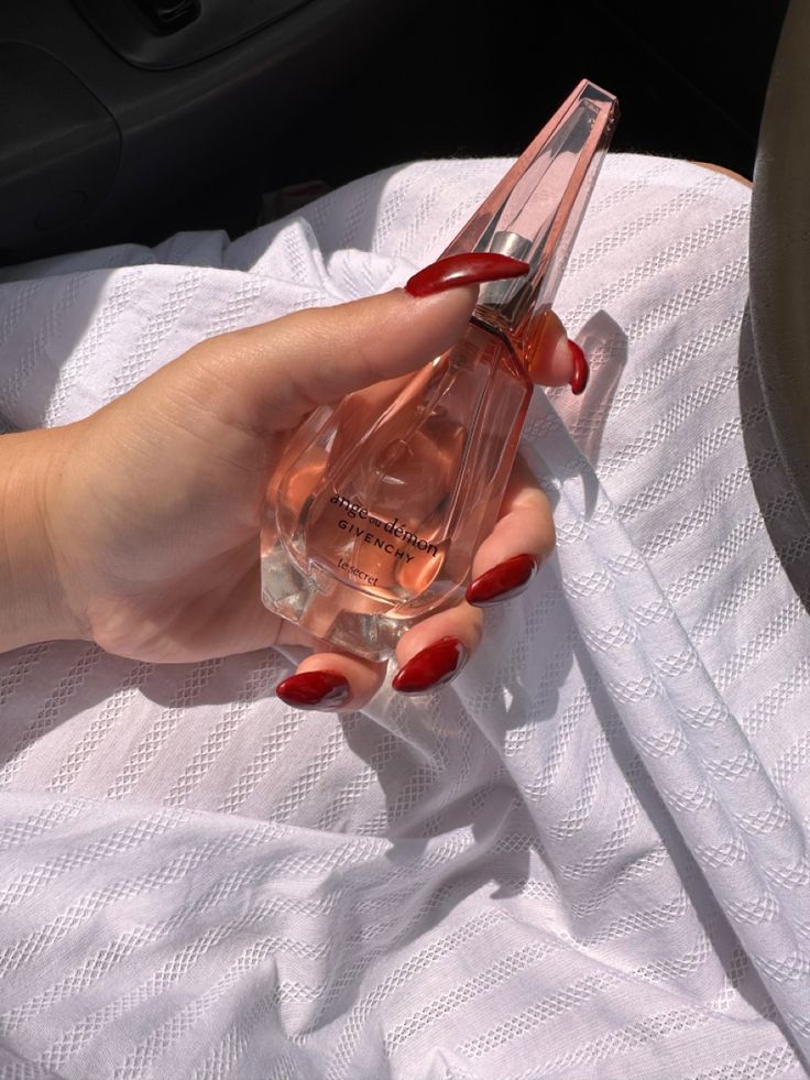 Ange Ou Demon Le Secret (2014) – Givenchy